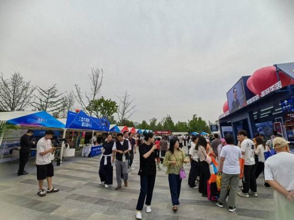 炒股配资查询之家 通州首届房展会直击：多盘打折，首位认购者享百万优惠